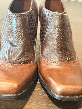 ANTONIO MELANI Brown Two-Tone Embossed Leather Ankle Booties